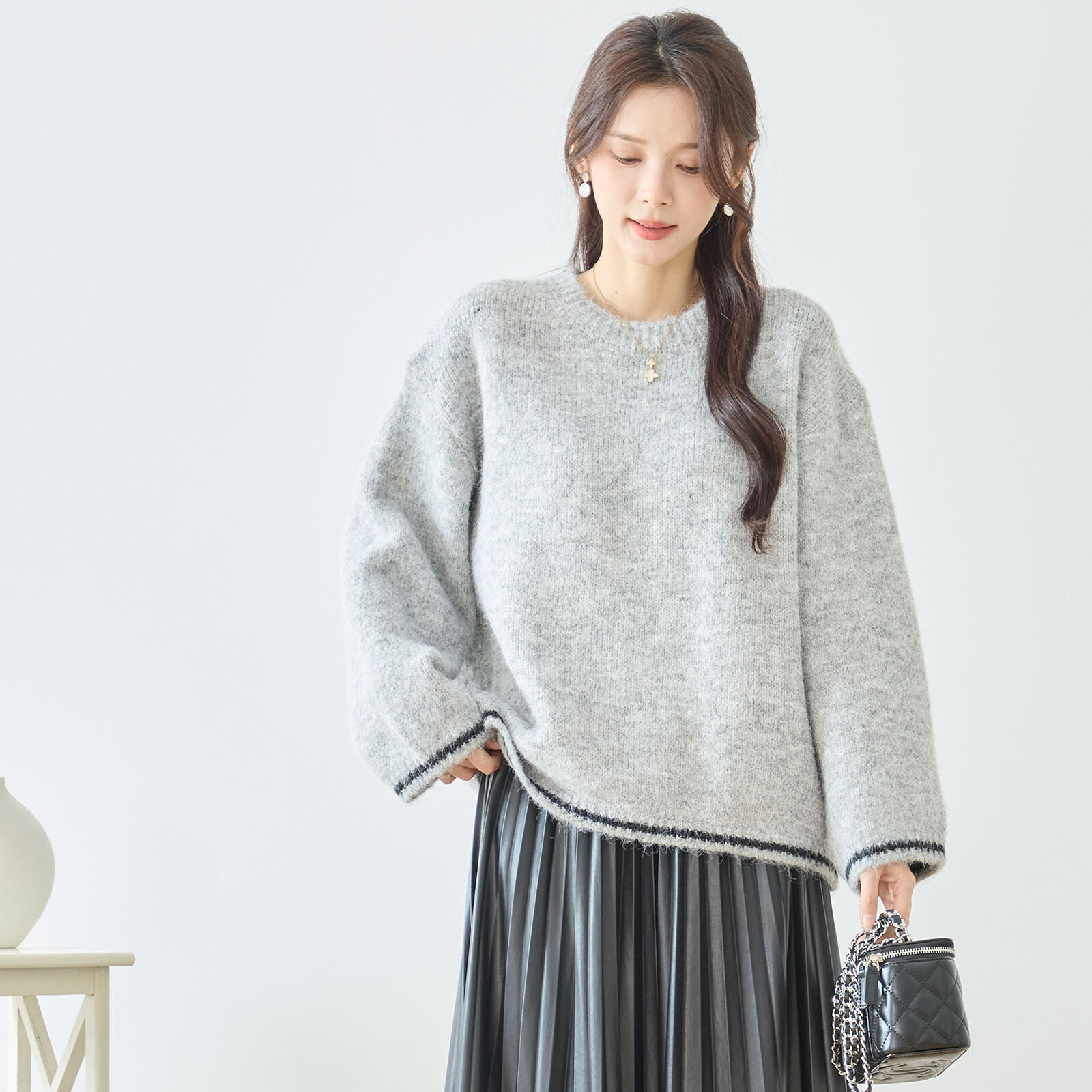 【レディース】【L~LL】裾、袖ライン入りゆったりセーター