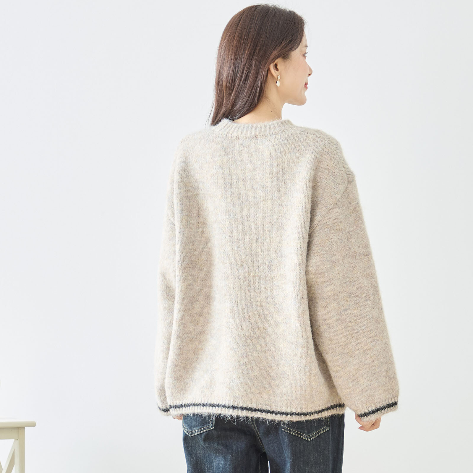 【レディース】【L~LL】裾、袖ライン入りゆったりセーター