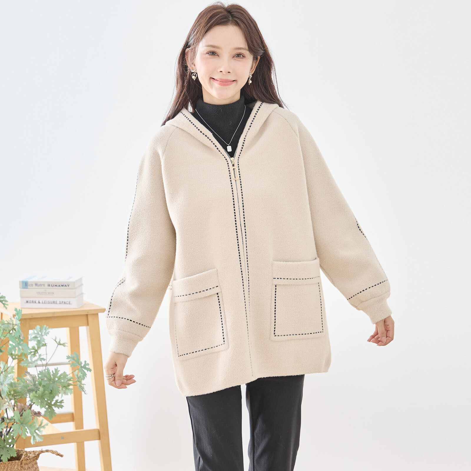 【レディース】ステッチ使いフード付きジャケット