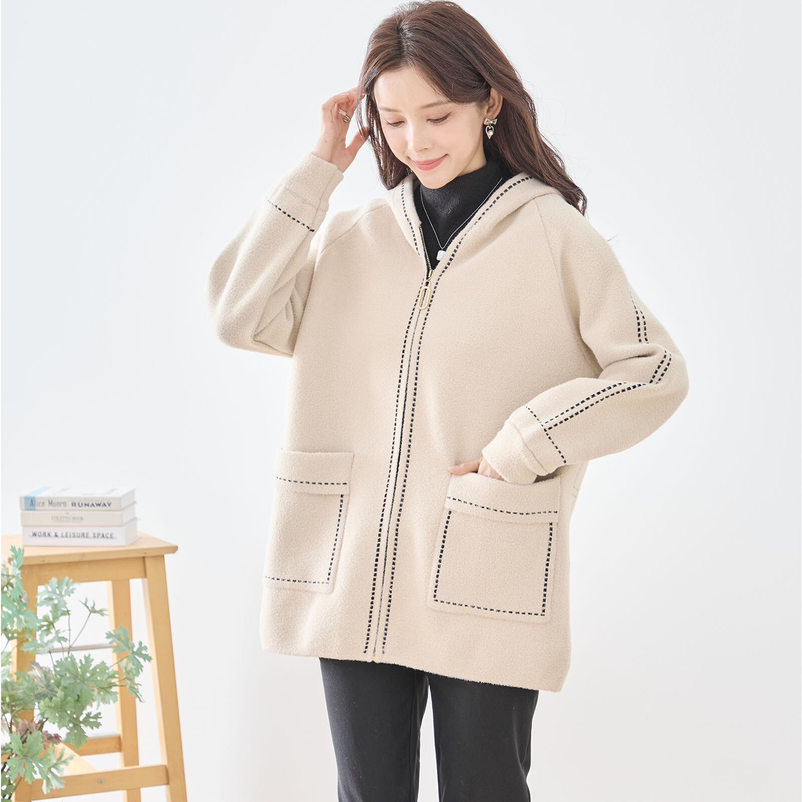 【レディース】ステッチ使いフード付きジャケット