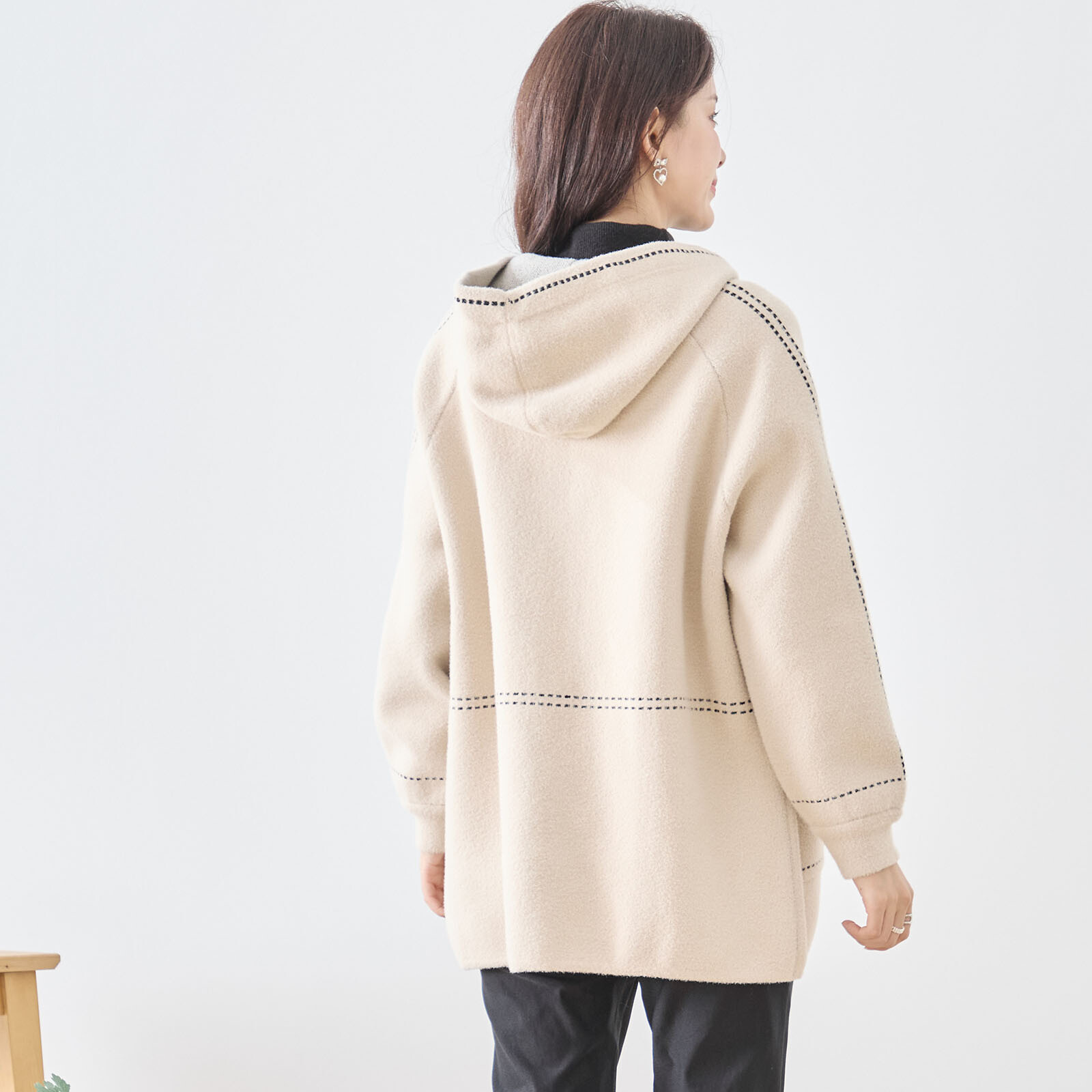 【レディース】ステッチ使いフード付きジャケット