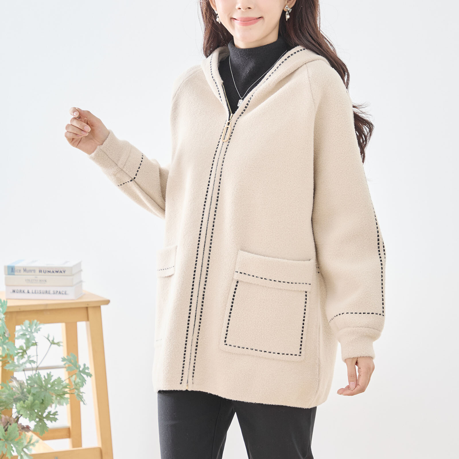 【レディース】ステッチ使いフード付きジャケット