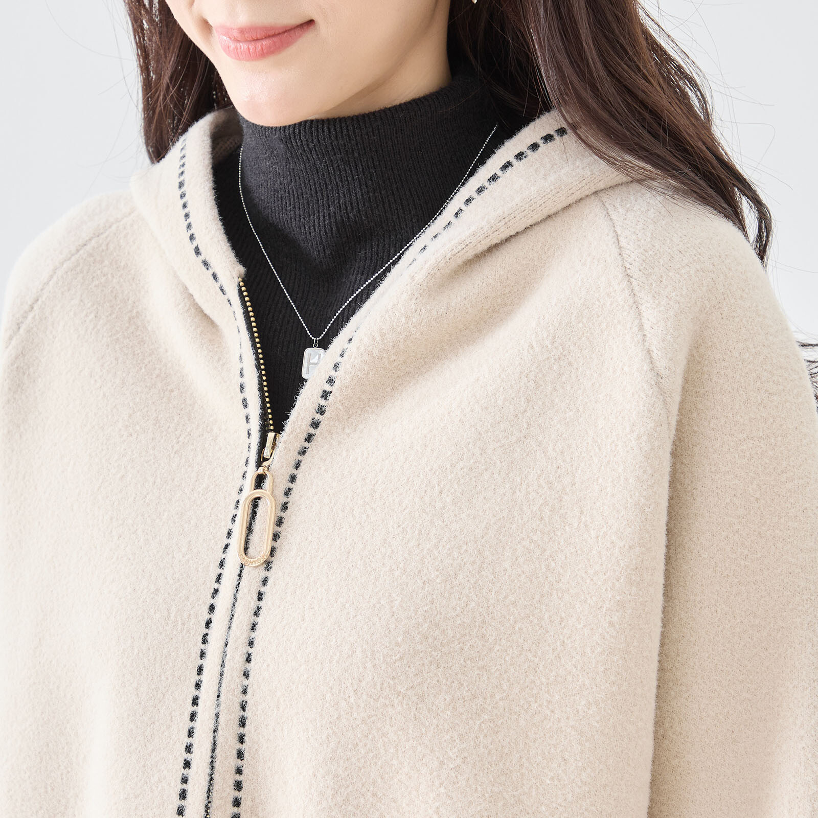 【レディース】ステッチ使いフード付きジャケット