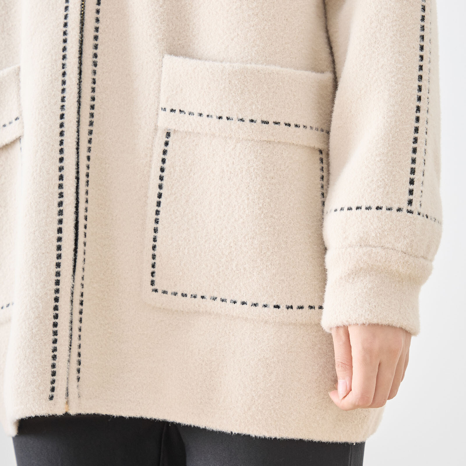 【レディース】ステッチ使いフード付きジャケット