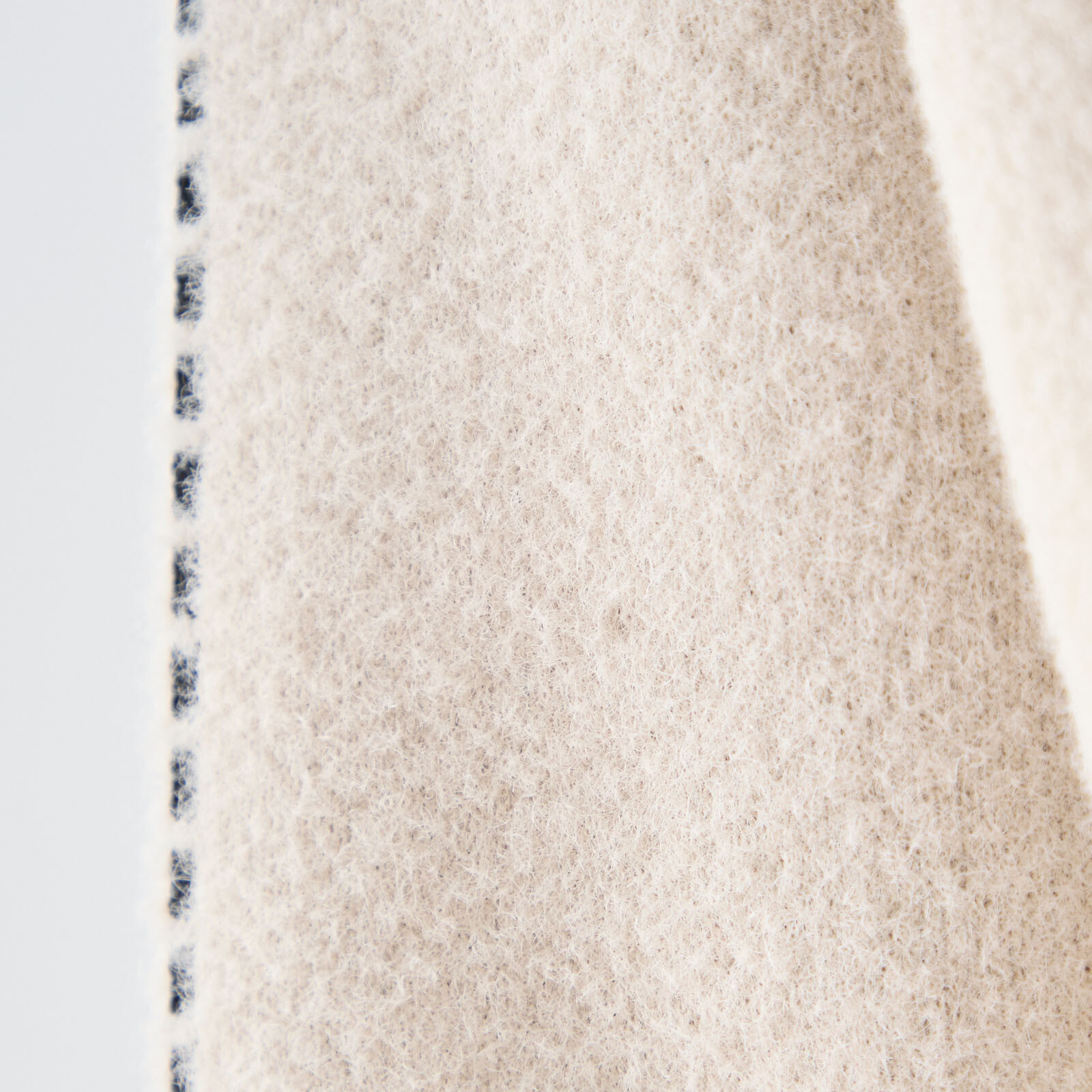 【レディース】ステッチ使いフード付きジャケット