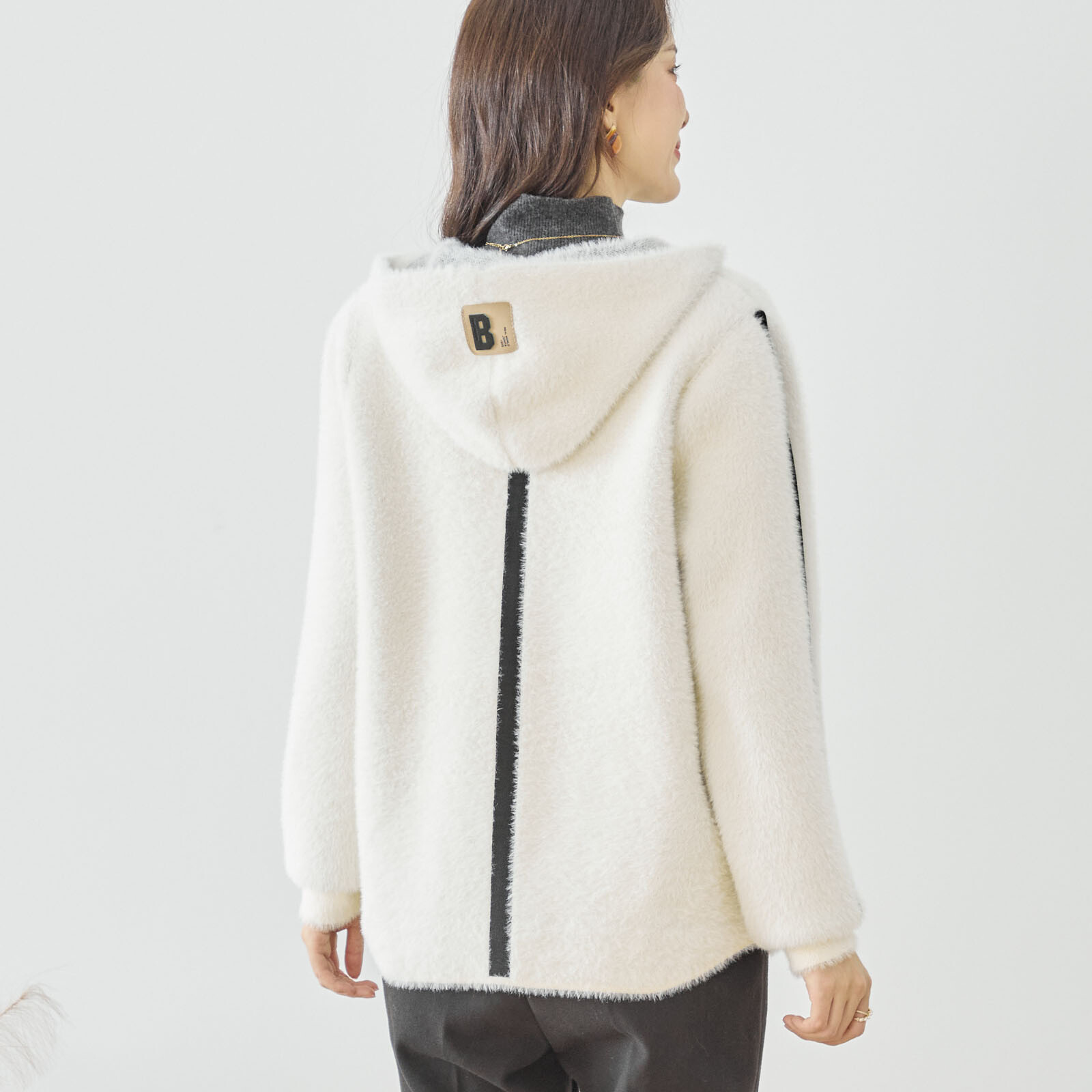 【レディース】ライン&ワッペン使いフード付きジャケット