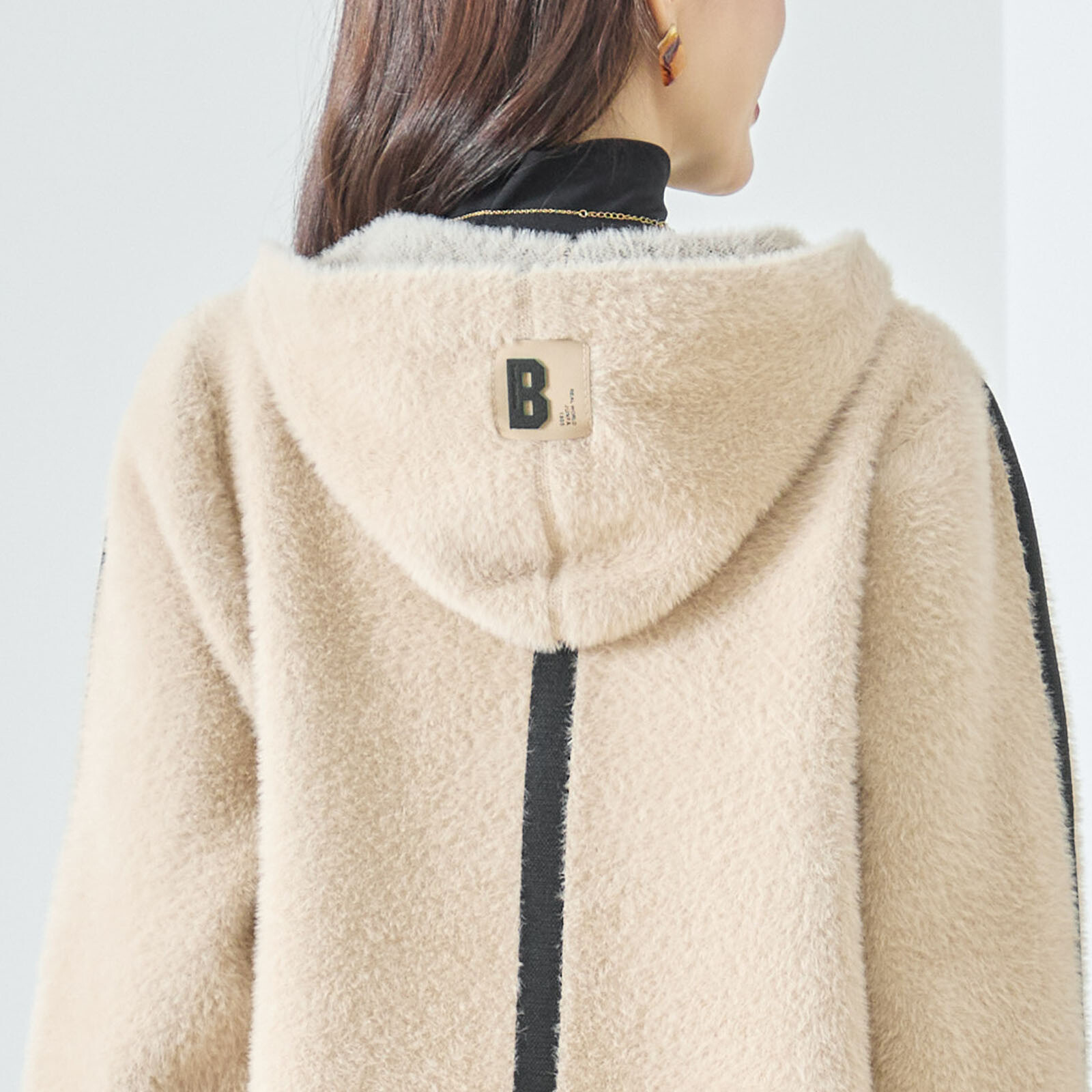 【レディース】ライン&ワッペン使いフード付きジャケット