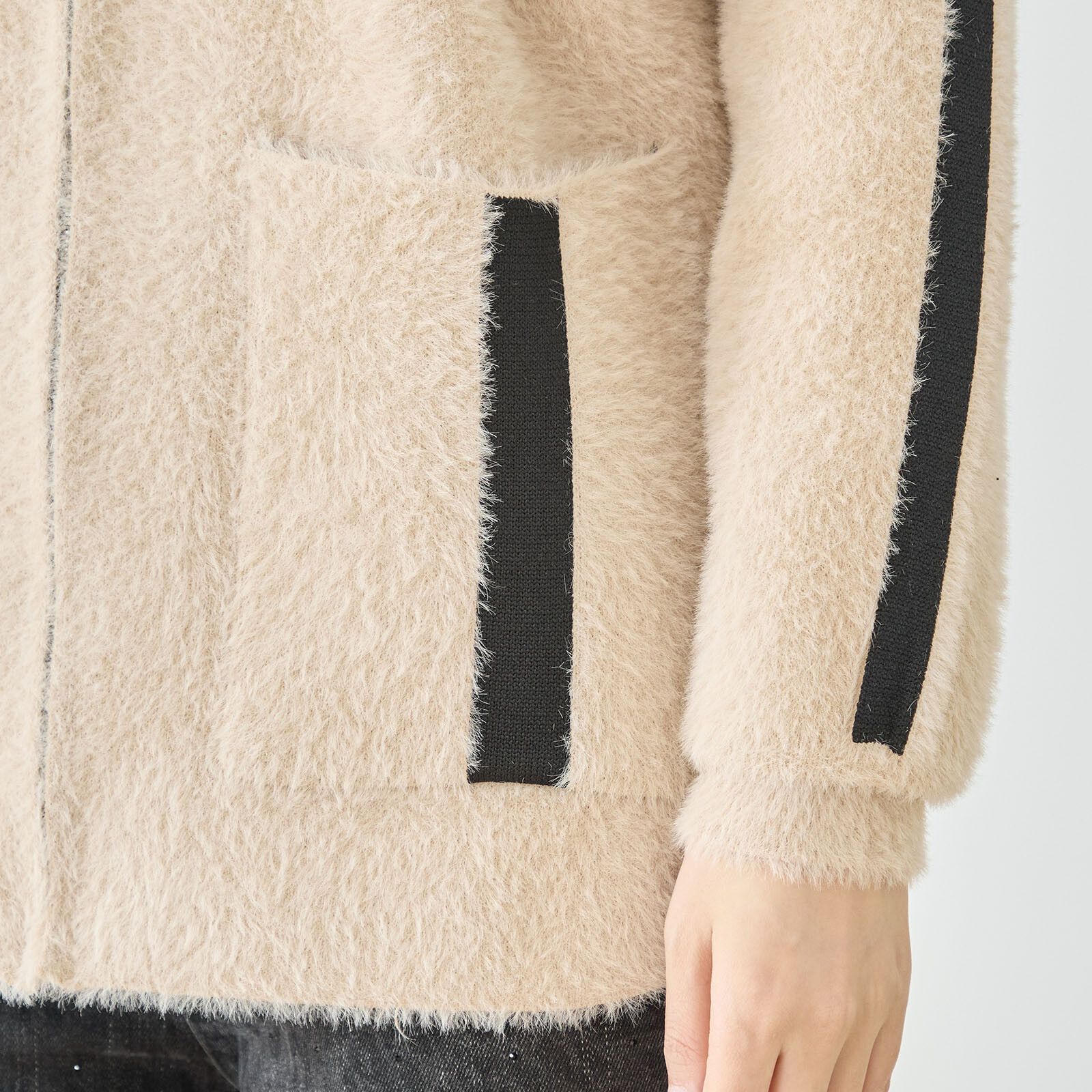 【レディース】ライン&ワッペン使いフード付きジャケット