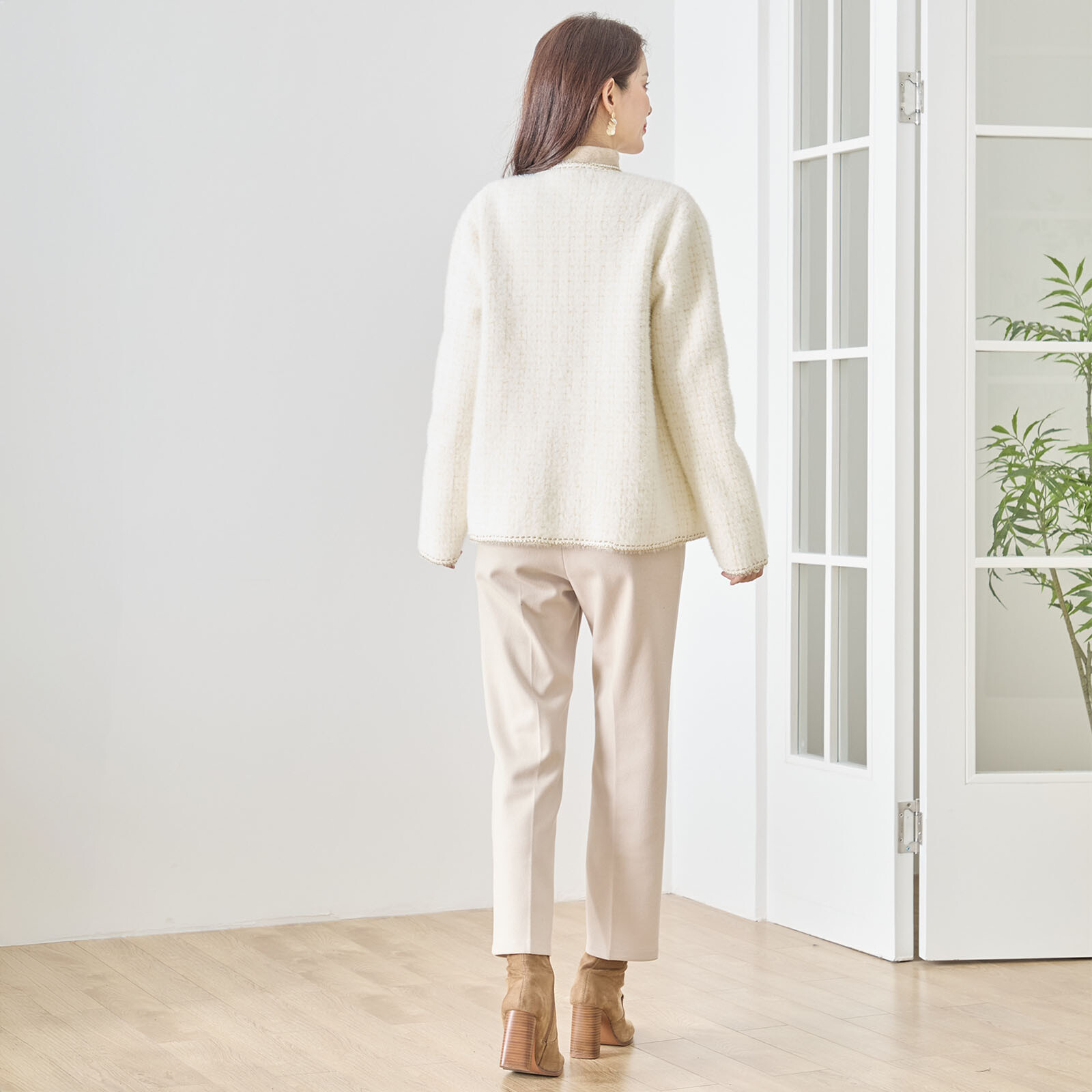 【レディース】パール風&ラメステッチ使いジャケット