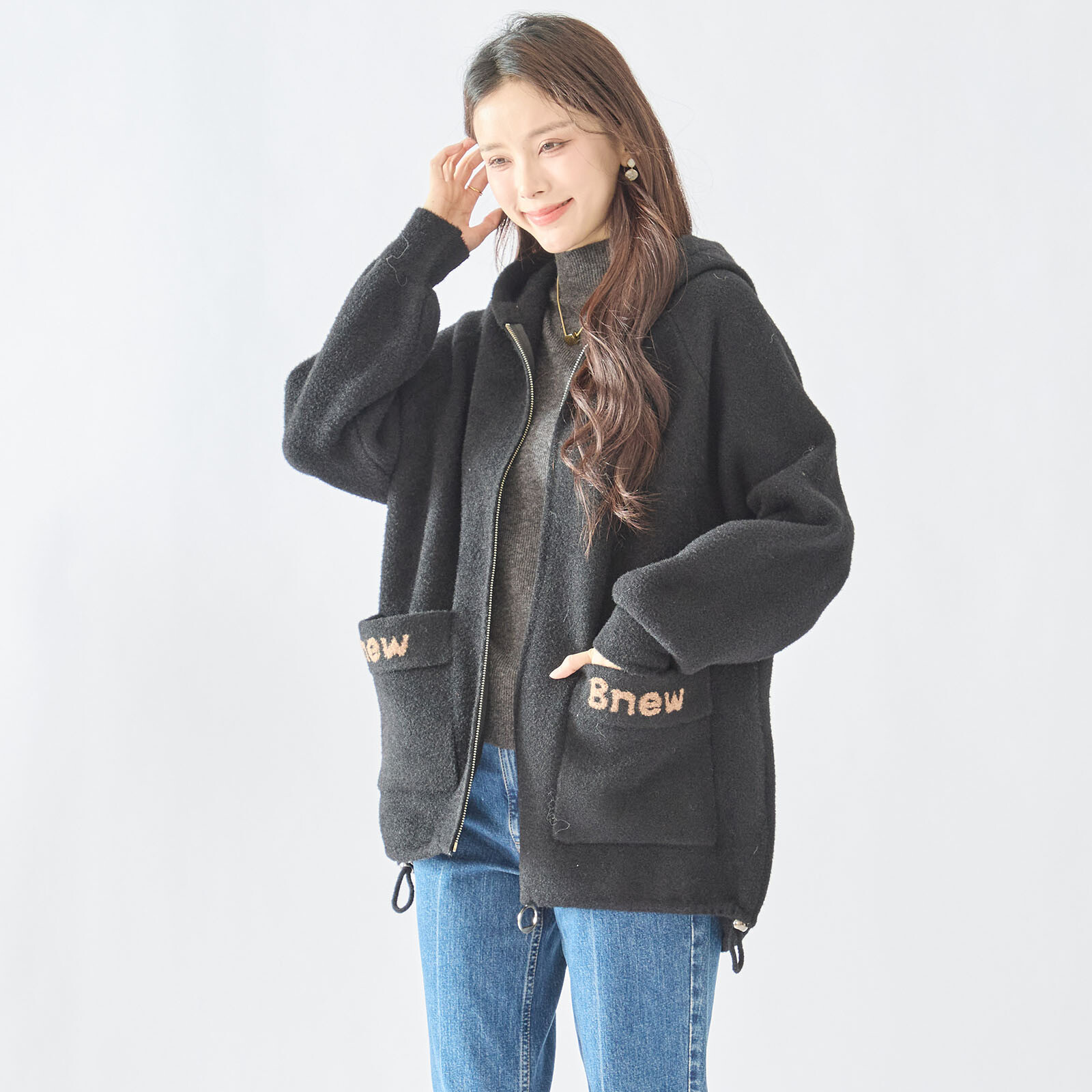 【レディース】バックくまビジュー使いフード付きブルゾン