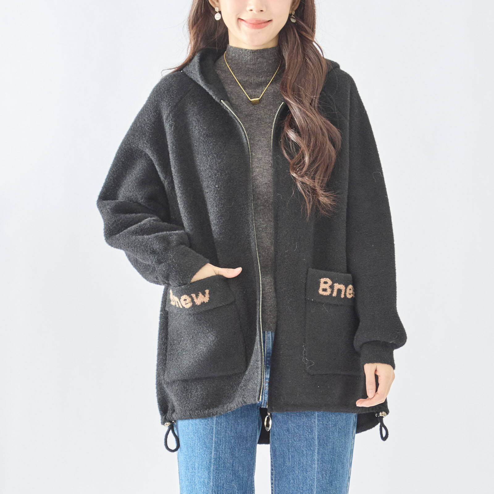 【レディース】バックくまビジュー使いフード付きブルゾン