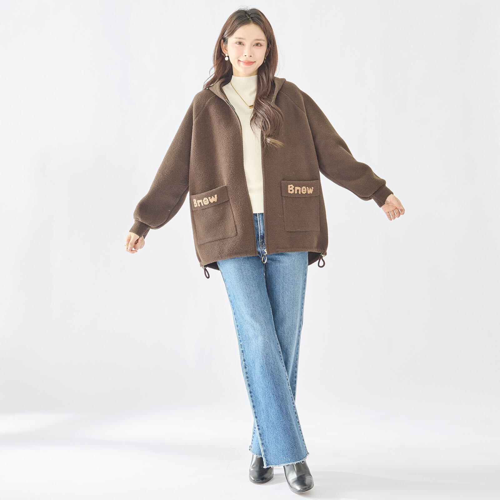 【レディース】バックくまビジュー使いフード付きブルゾン