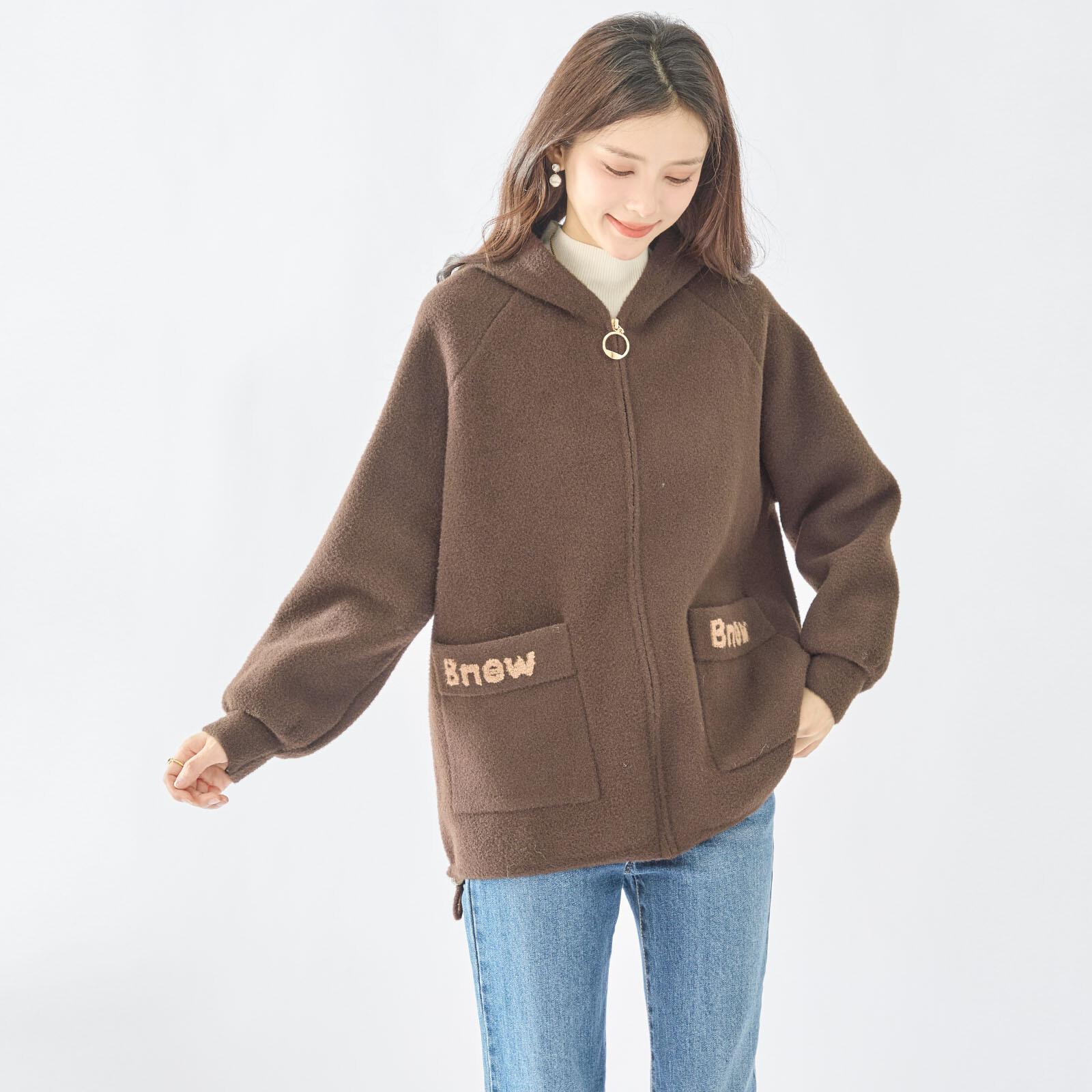 【レディース】バックくまビジュー使いフード付きブルゾン