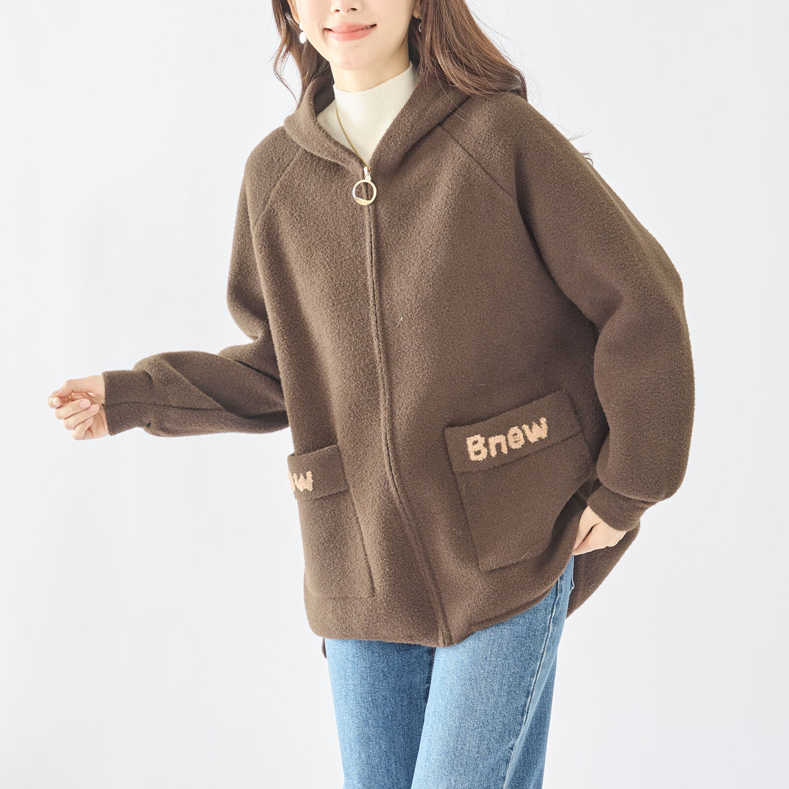 【レディース】バックくまビジュー使いフード付きブルゾン